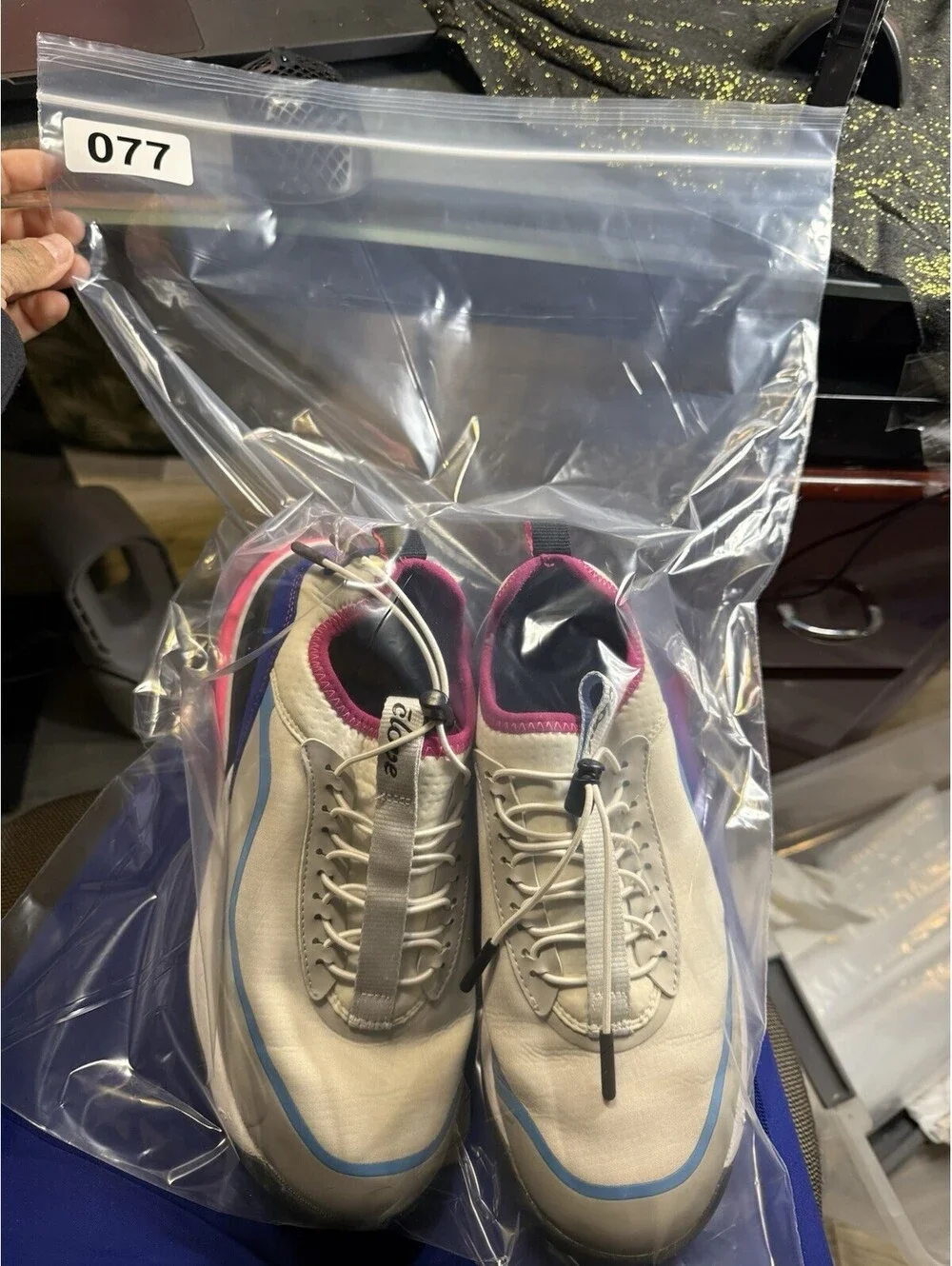 Clove Unisex White/Blue/Pink/Gray Colorblock Low Top Lace-Up Athletic Sneakers